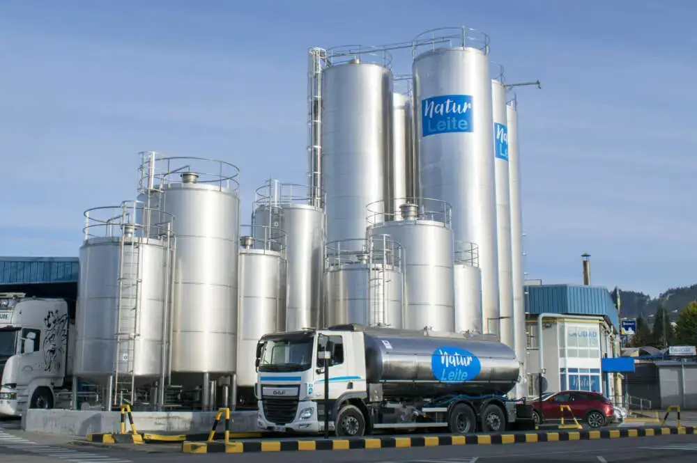 Los proveedores de leche de Mercadona crecen en el campo gallego con cinco plantas y dos empresas de I+D