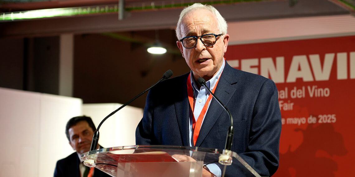 FENAVIN premia a Félix Solís por su contribución al crecimiento del sector vitivinícola español