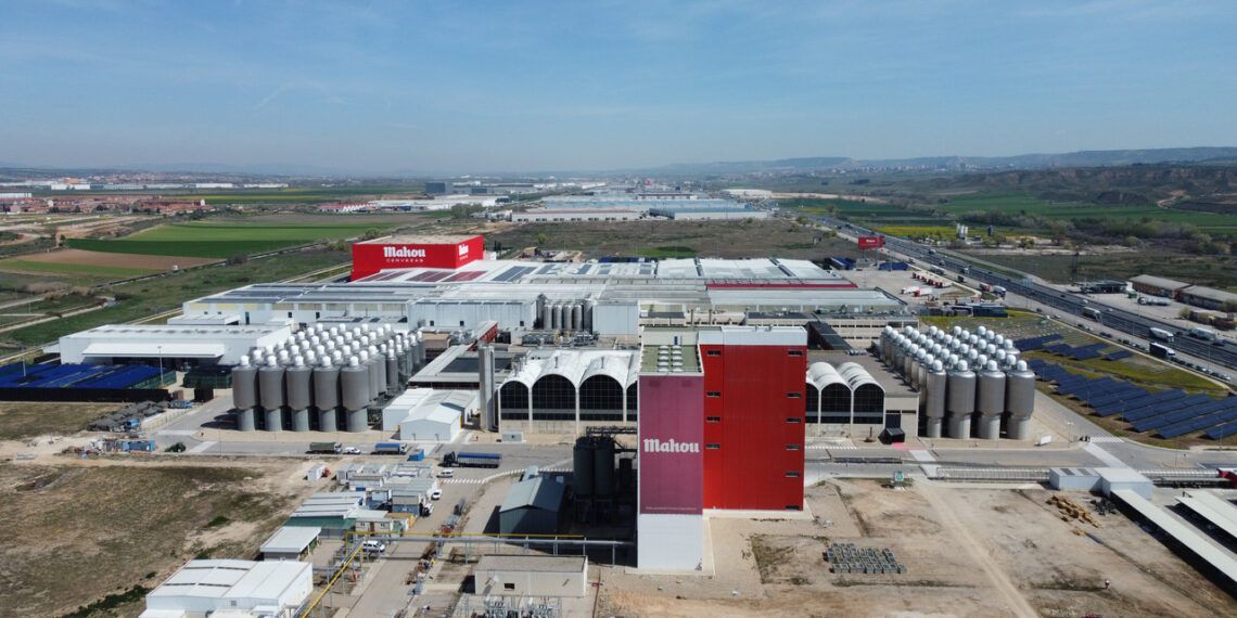 La mayor fábrica de cerveza de España se pasa a la biomasa para reducir sus emisiones
