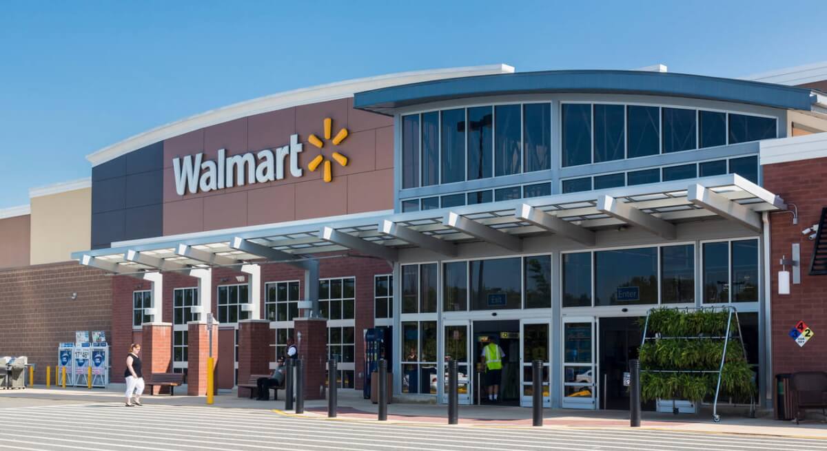 Primero Amazon y ahora Walmart: Trump ataca al imperio minorista por su anuncio de subir precios por culpa de los aranceles