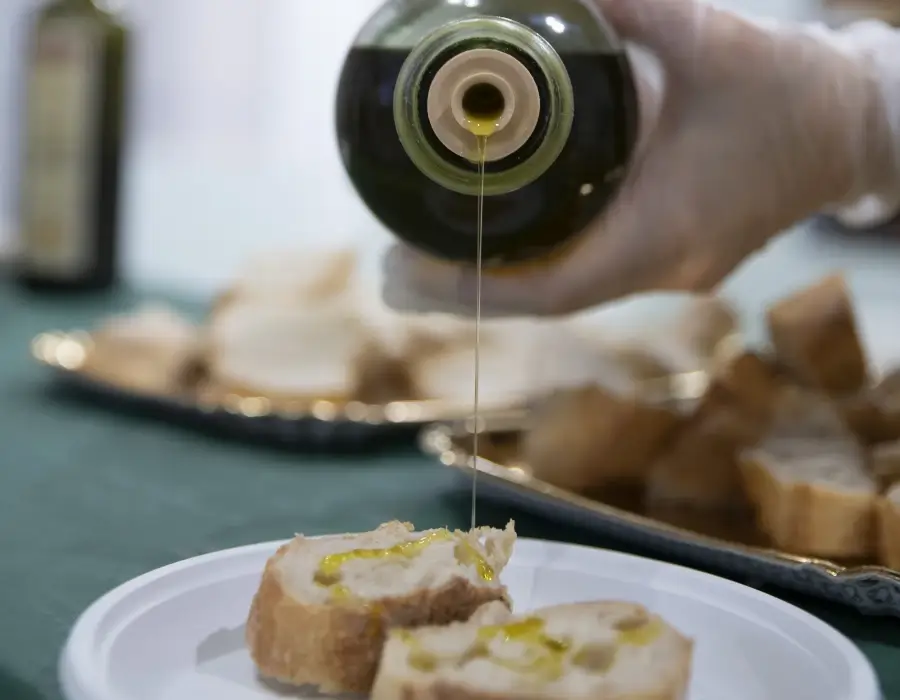 Aceite de oliva: una campaña complicada, pero la industria se resiste