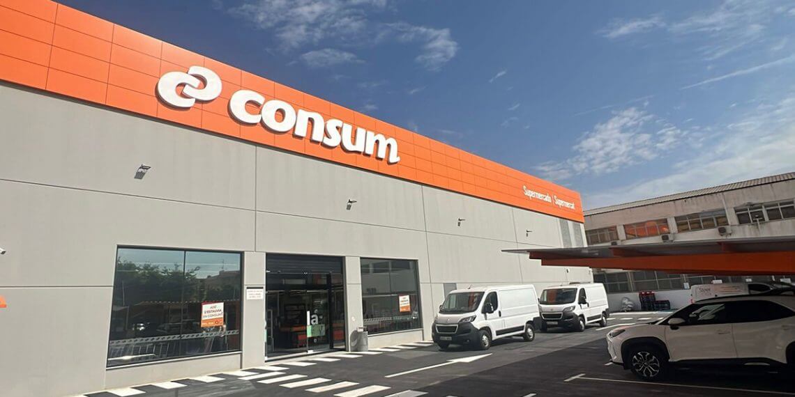 Consum seduce a más de 2,1 millones de socios con descuentos únicos y amenaza el liderazgo regional de Mercadona
