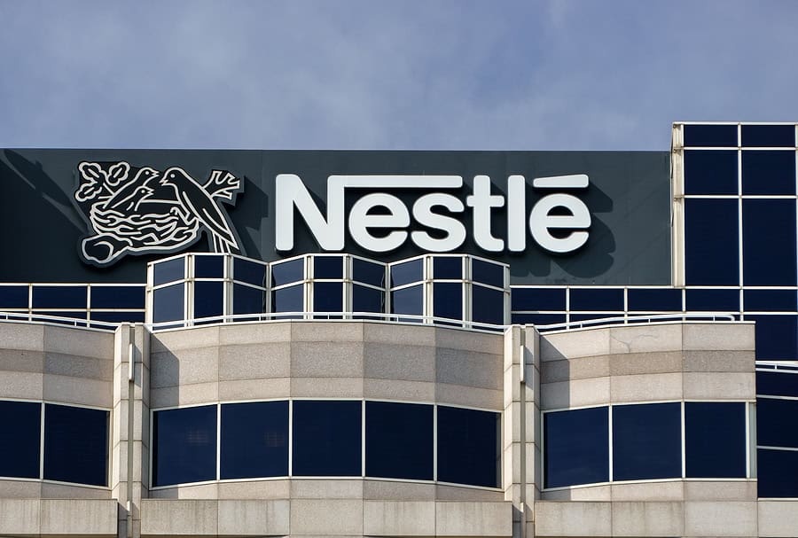 Nestlé también se sube a la tendencia clean label y elimina los colorantes