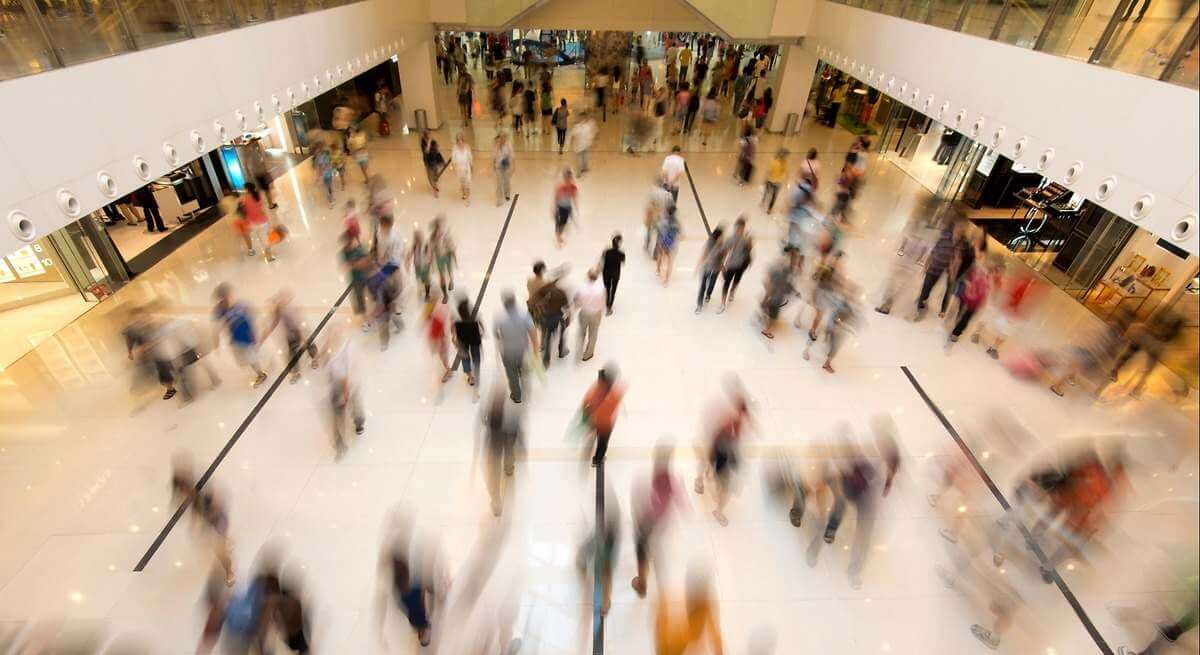 La patronal de El Corte Inglés, Carrefour y Alcampo denuncia que tardan hasta 8 años en lograr una licencia de apertura