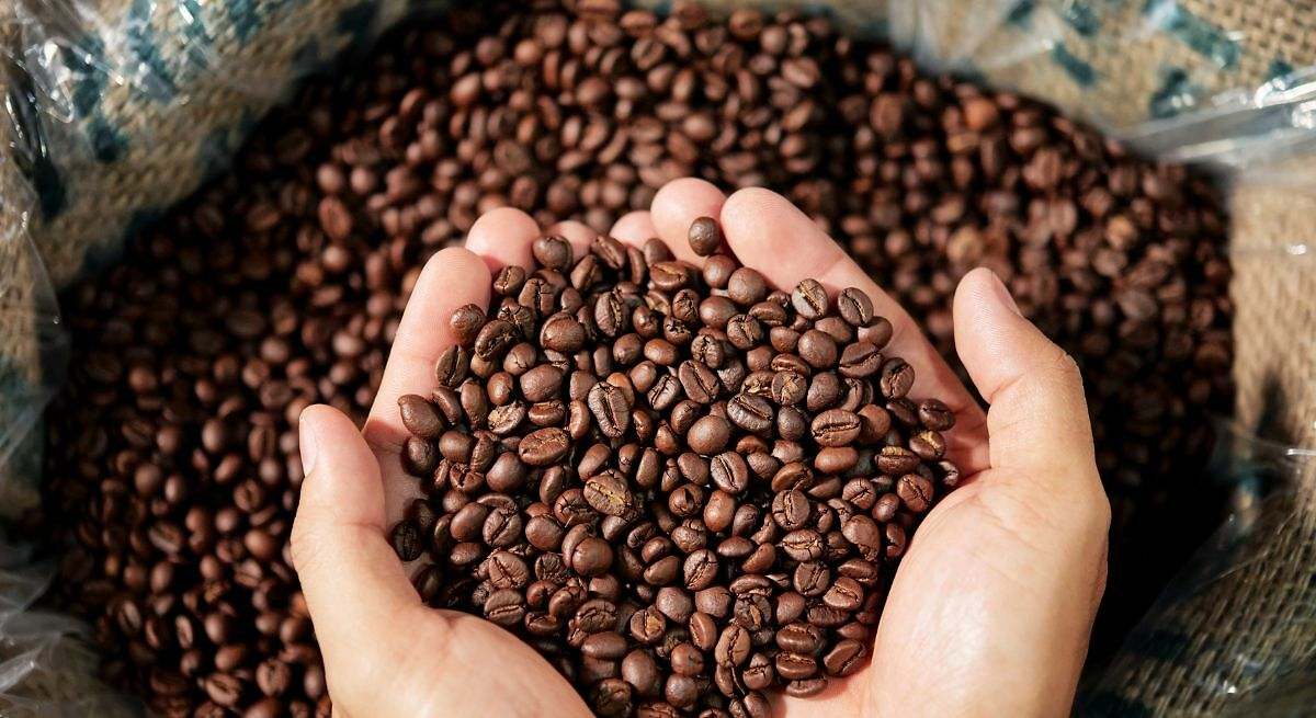 El giro de la cervecera Mahou: Se diversifica con el café tras penetrar en los vinos