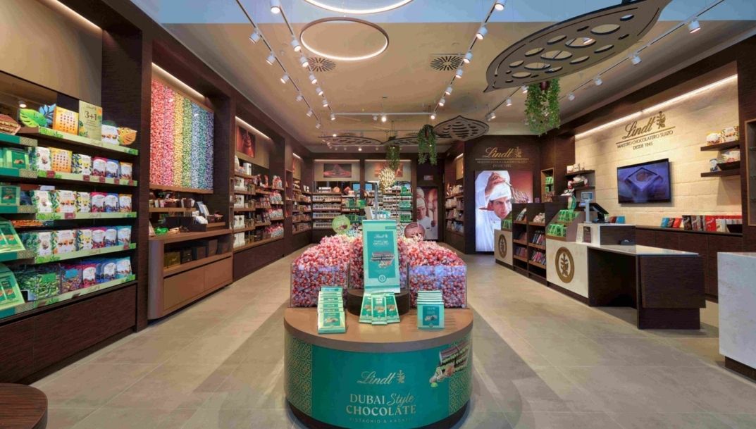 Lindt & Sprüngli alcanza las tres tiendas en Andalucía y las 31 en Iberia con su desembarco en Granada