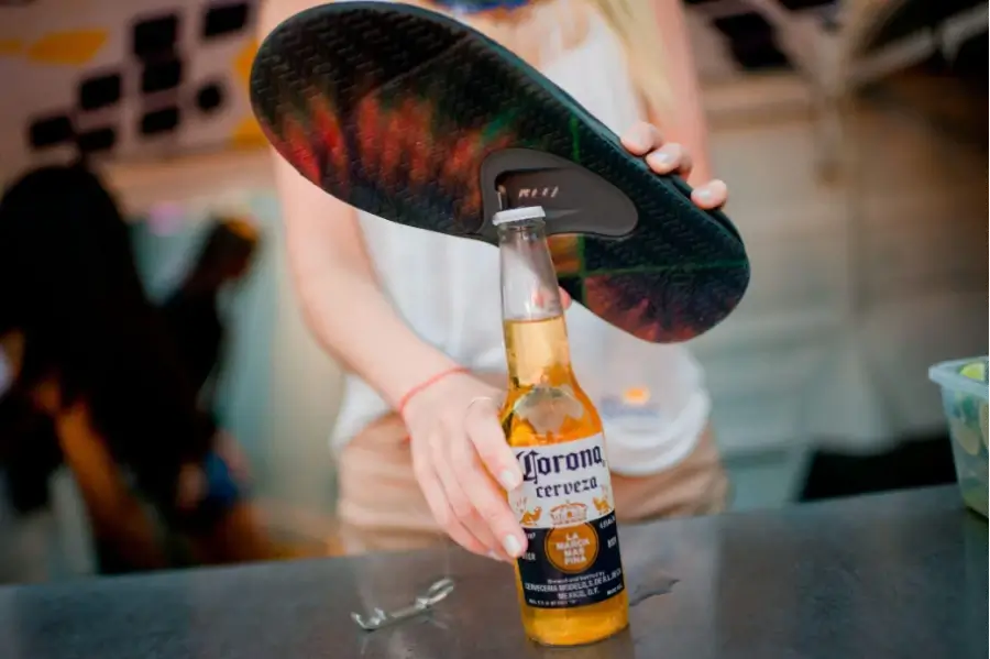 Corona se alía con la marca de surf californiana Reef
