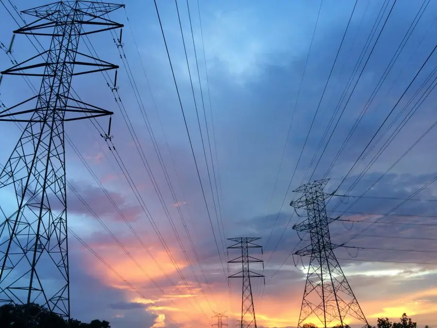 La saturación de la red eléctrica amenaza el desarrollo del sector logístico en España