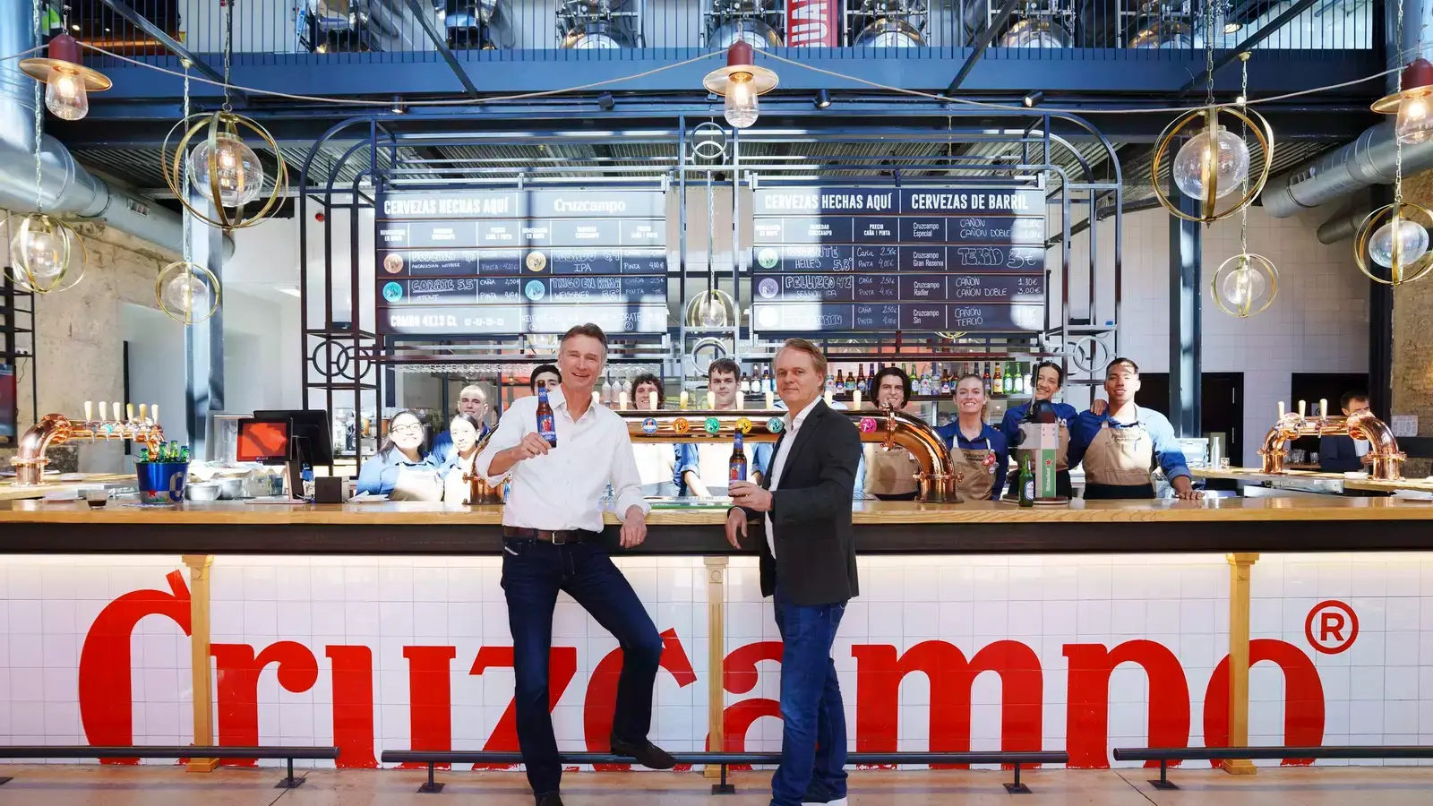El éxito de la cerveza Cruzcampo en Reino Unido: un millón de hectolitros vendidos en menos de dos años