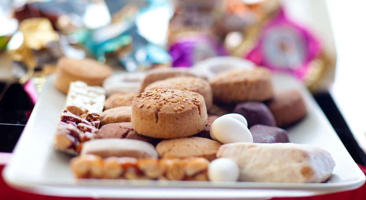 Tener una bandeja con dulces de navidad este 2025 será un 22% más caro que hace dos años: se dispara el precio de los bombones, turrones y mantecados
