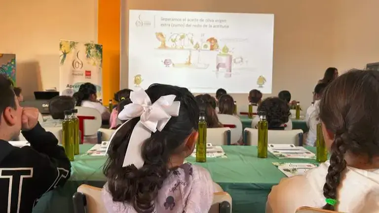 El Aceite de Madrid entra en las aulas: charlas y actividades para fomentar una alimentación saludable