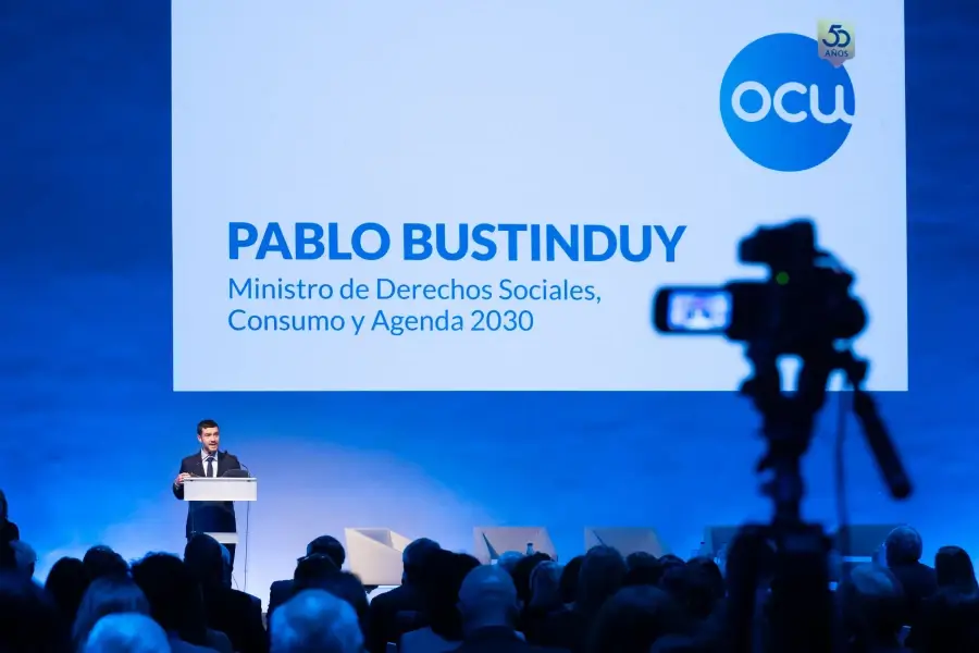 OCU celebra 50 años de defensa de los usuarios españoles con la presencia del ministro Bustinduy