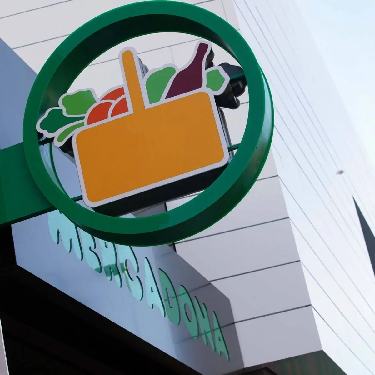 Los españoles miran más las etiquetas: Mercadona, Carrefour y Dia refuerzan su apuesta por la seguridad alimentaria