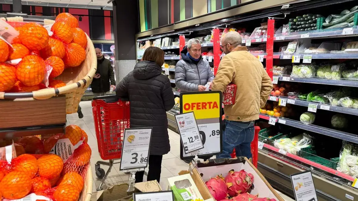 Los supermercados esperan reactivar las ventas en 2026: el consumidor sale menos a comer fuera y se queda más en casa