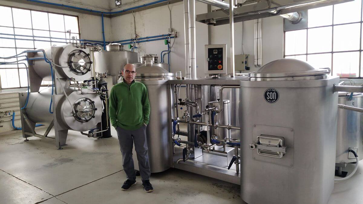 Cerveza y galletas ‘de ‘lúpulo’: así se teje una economía circular desde una fábrica artesanal de la Cepeda