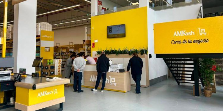 Alimerka inaugura el primer establecimiento de su nueva división AMKash