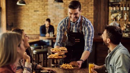La mitad del negocio de uno de cada dos restaurantes españoles depende de las reservas online