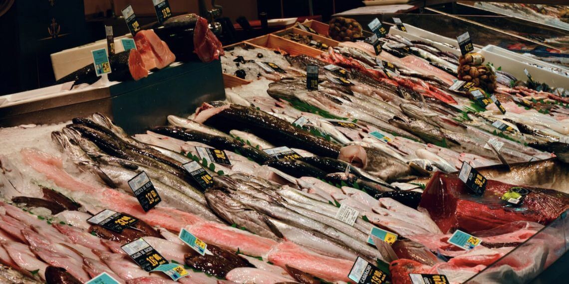 OCU advierte de las consecuencias que conlleva la desaparición de la pescadería en los supermercados
