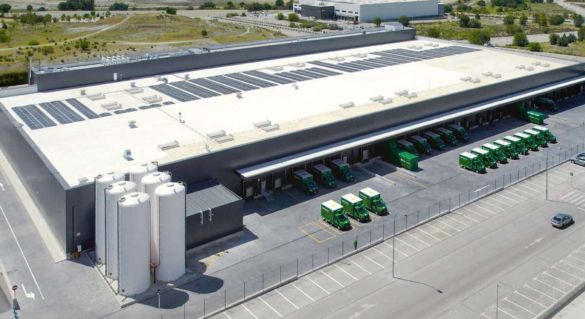 Mercadona abre su mayor ‘colmena’ con 54 millones de inversión en Vallecas: 70 robots y 700 personas para acelerar los pedidos online