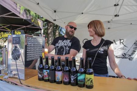 Abades brinda por el éxito de ‘Amor a primera birra’ y pasa el testigo a San Cristóbal de Segovia en una nueva cita de la Diputación con la cerveza artesana y los productos de proximidad