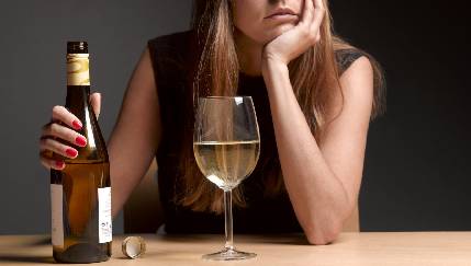 Nuevos sabores y vino sin alcohol para conquistar a la generación que no bebe