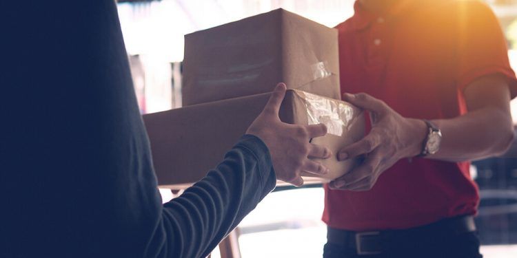 La mayoría de los compradores online no pagan por el envío de su paquete
