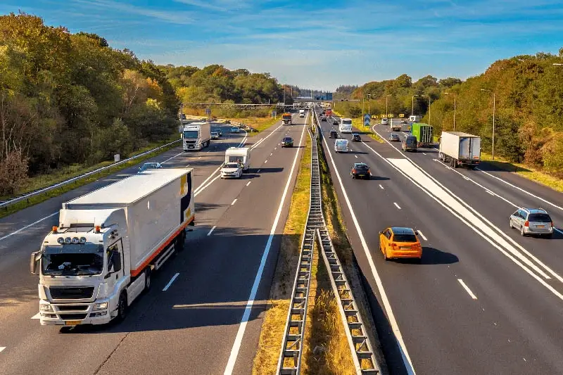 El crecimiento del sector del transporte caerá al 2,5% en 2026 por el conflicto de Oriente Medio