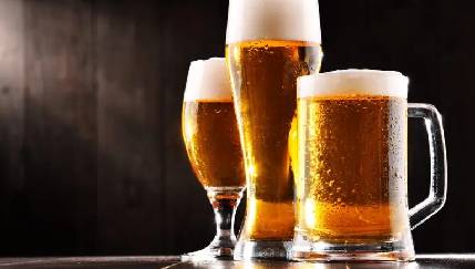 La crisis de la cerveza: Mahou, Estrella Galicia, Heineken y Damm se agarran a las bebidas sin alcohol y al negocio exterior