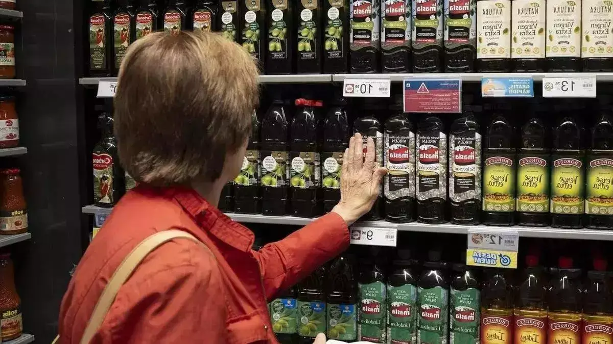 Las etiquetas de los alimentos influyen cada vez más en la compra: ‘Quiero comer sano; miro y comparo antes de elegir’