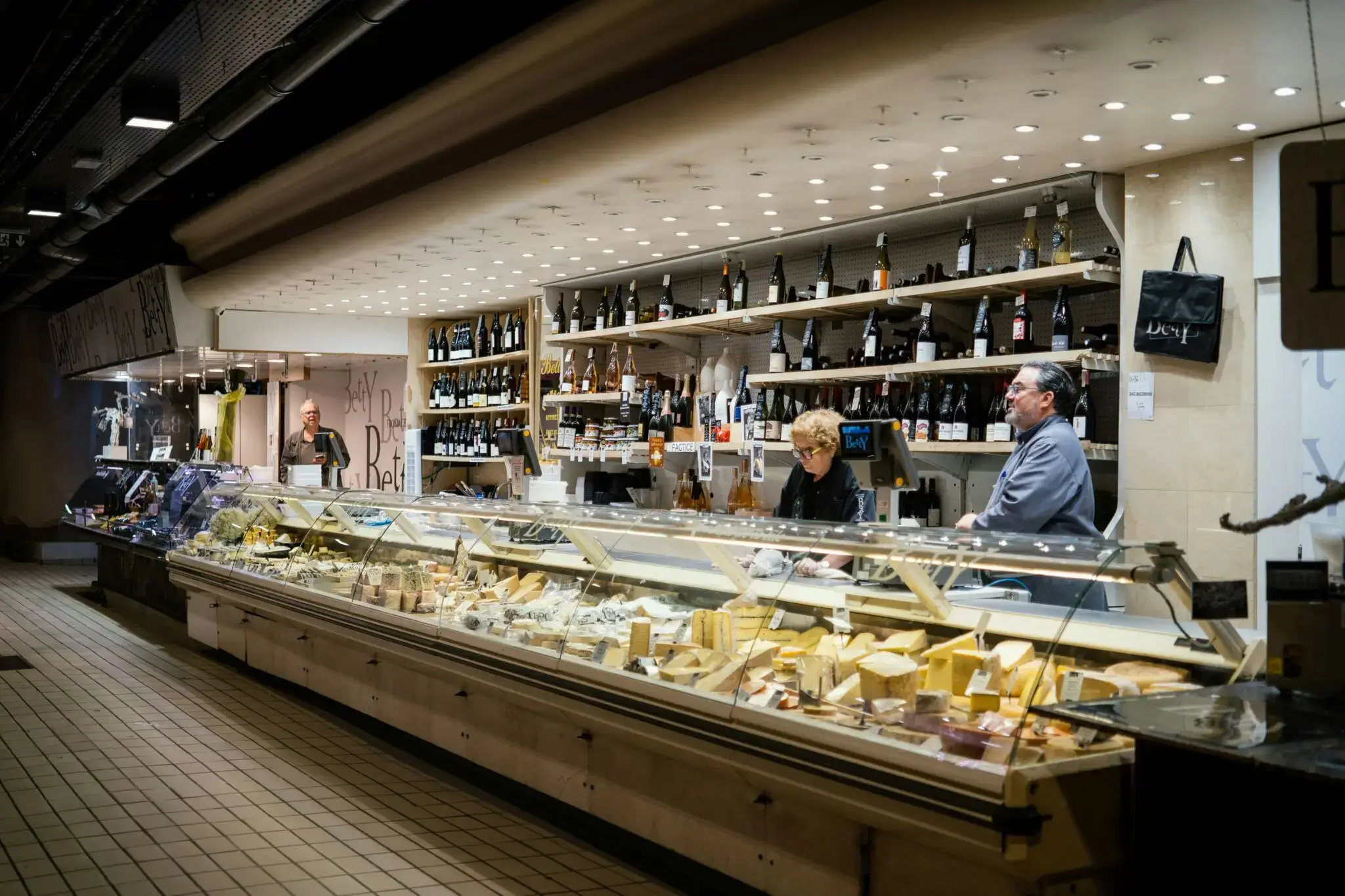 Delhaize abre CRAVY, el espacio gastronómico supermercado que difumina la compra y la restauración