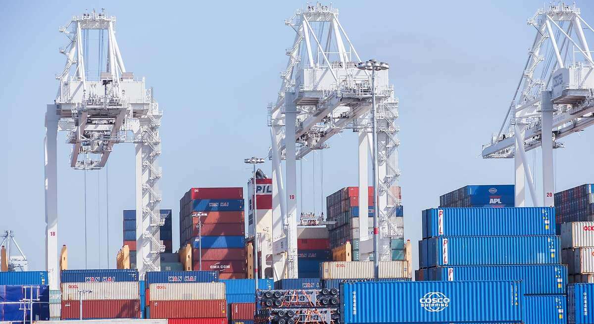 EEUU amenaza con imponer una tasa de 200.000 dólares a los barcos españoles y limitar la exportación de aceite o cosméticos