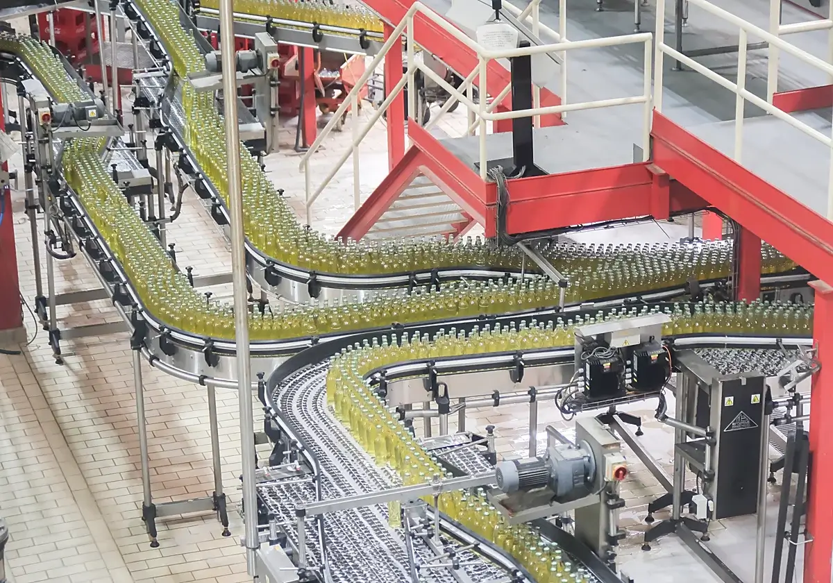 Coca-Cola invertirá 53 millones para acelerar la producción en la embotelladora de Sevilla