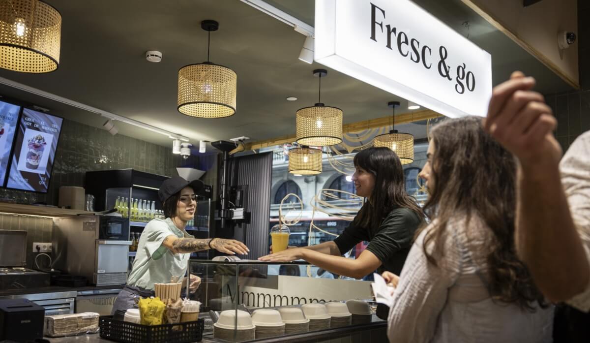 Ametller Origen estrena un nuevo concepto de tienda en Barcelona con más acento en frescos y listo para comer